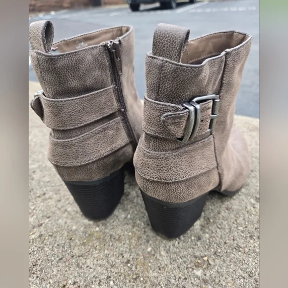 American Rag Women's Ankle Boots- Size 7.5 - Picture 2 of 6